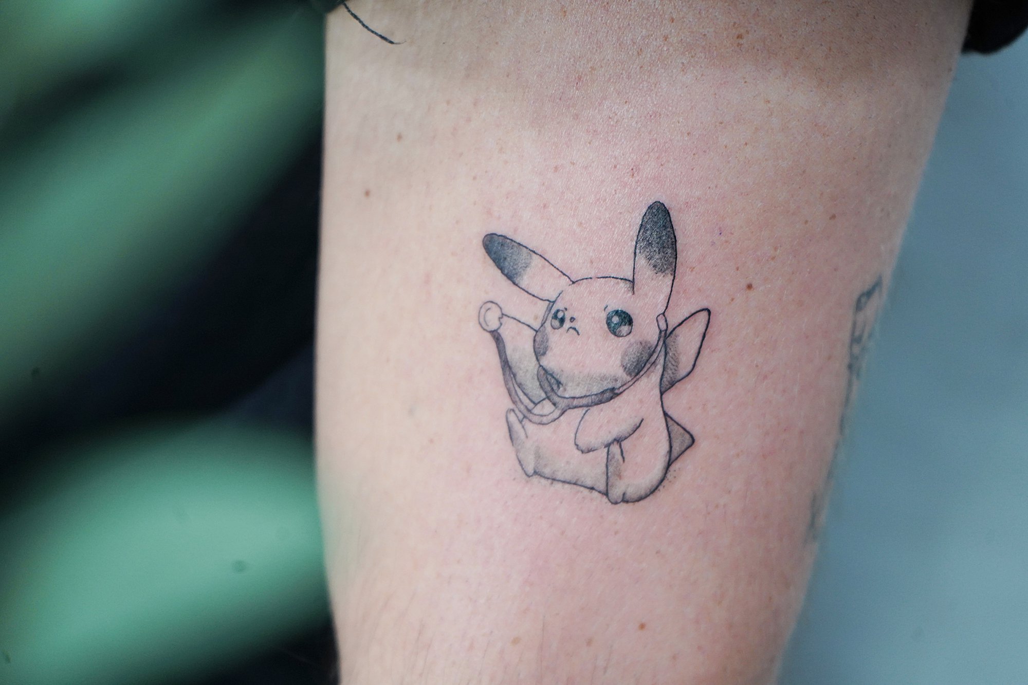 Tatuaje de paloma en zona desconocida, línea fina