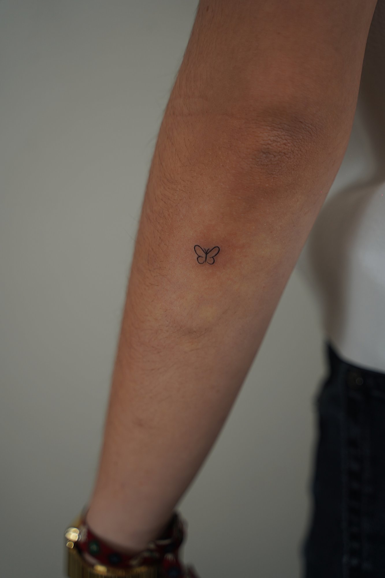 Tatuaje de perro lineal en zona desconocida, línea fina