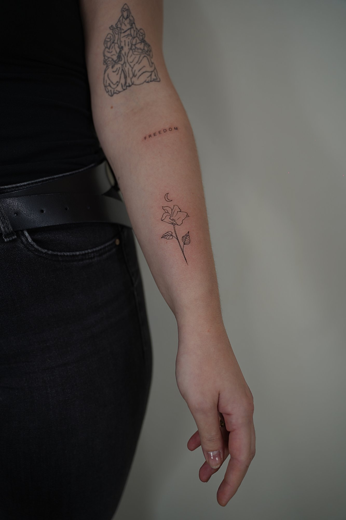 Tatuaje de perro simple en zona desconocida, línea fina