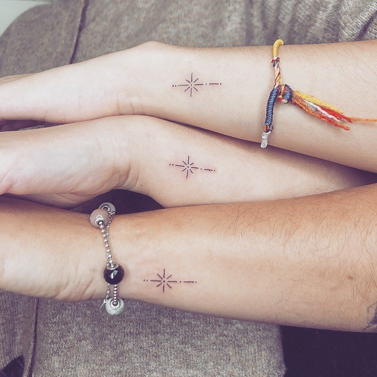 Tatuaje de estrella en antebrazo, línea fina Sinkply Madrid