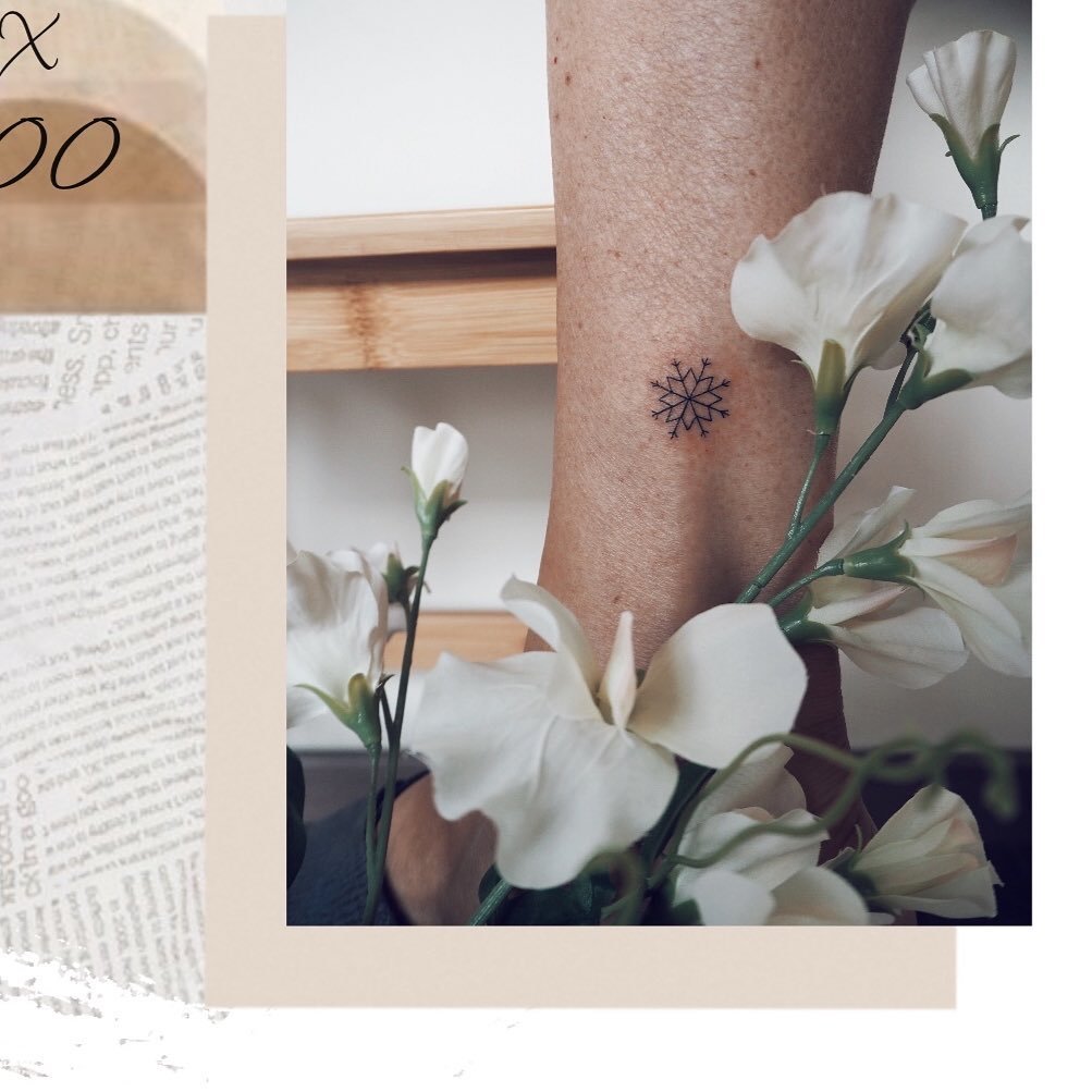 Tatuaje de estrella en antebrazo, línea fina Sinkply Madrid