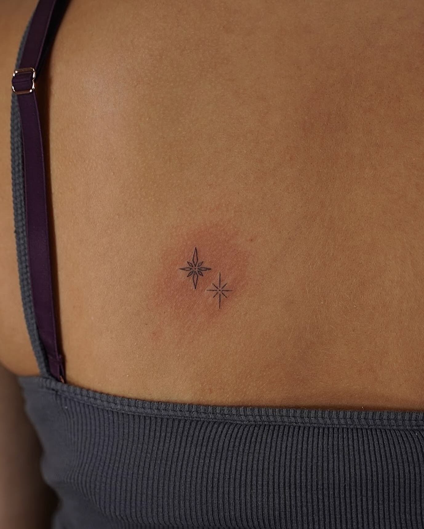 Tatuaje de estrella en antebrazo, línea fina Sinkply Madrid