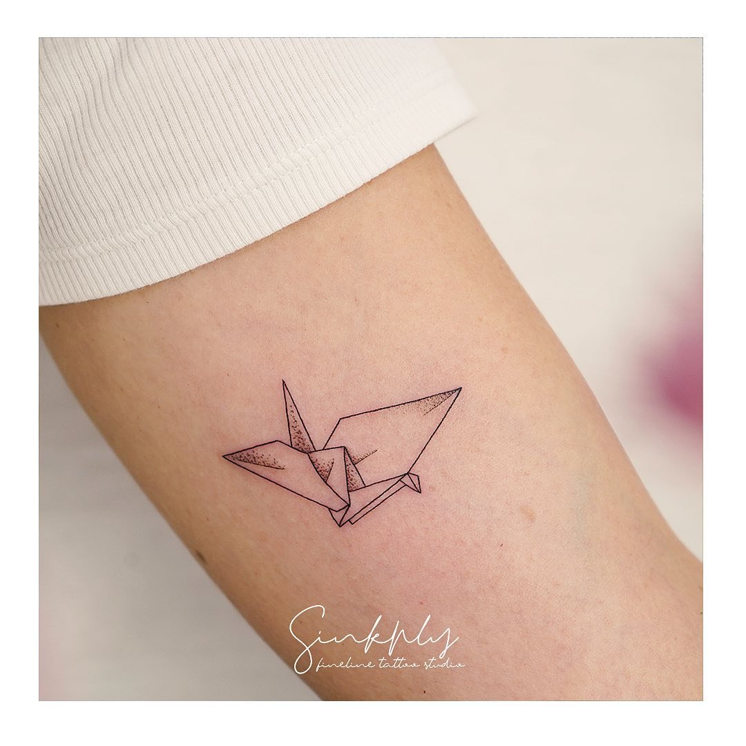 Tatuaje de estrella en antebrazo, línea fina Sinkply Madrid