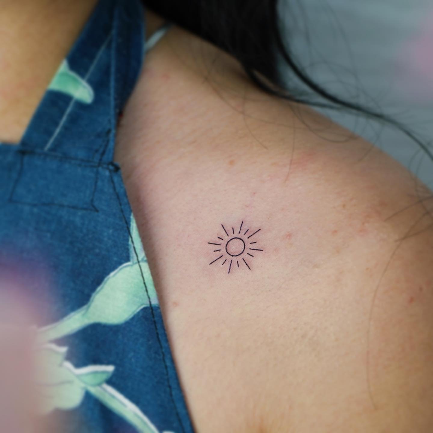 Tatuaje de estrella en antebrazo, línea fina Sinkply Madrid