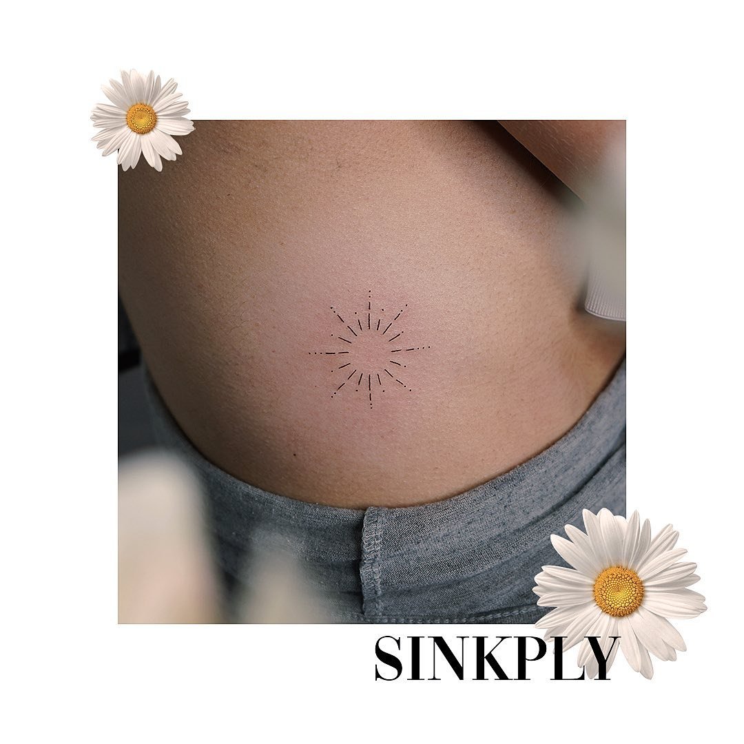 Tatuaje de estrella en pecho, línea fina Sinkply Madrid