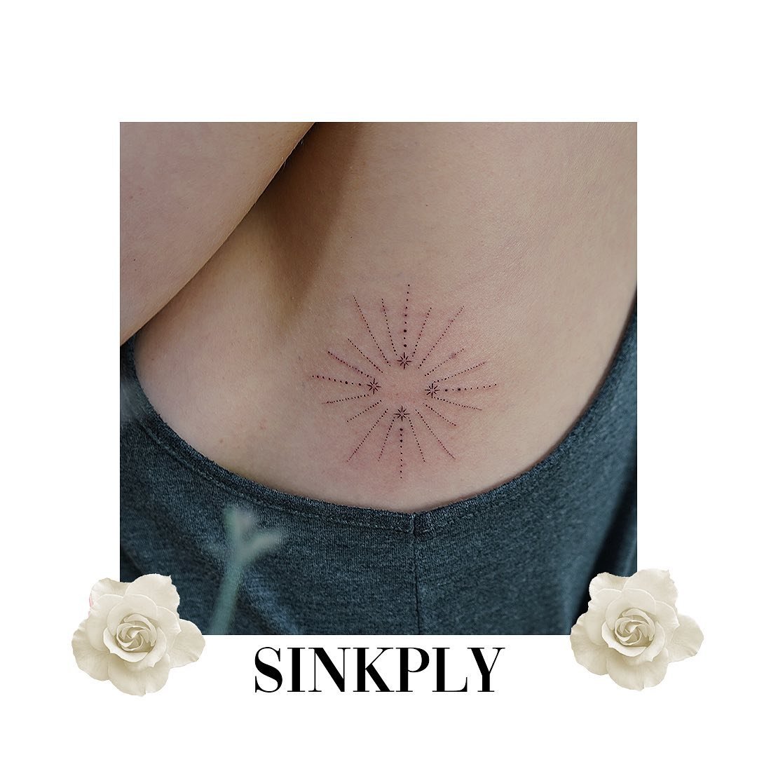 Tatuaje de estrella en pecho, línea fina Sinkply Madrid