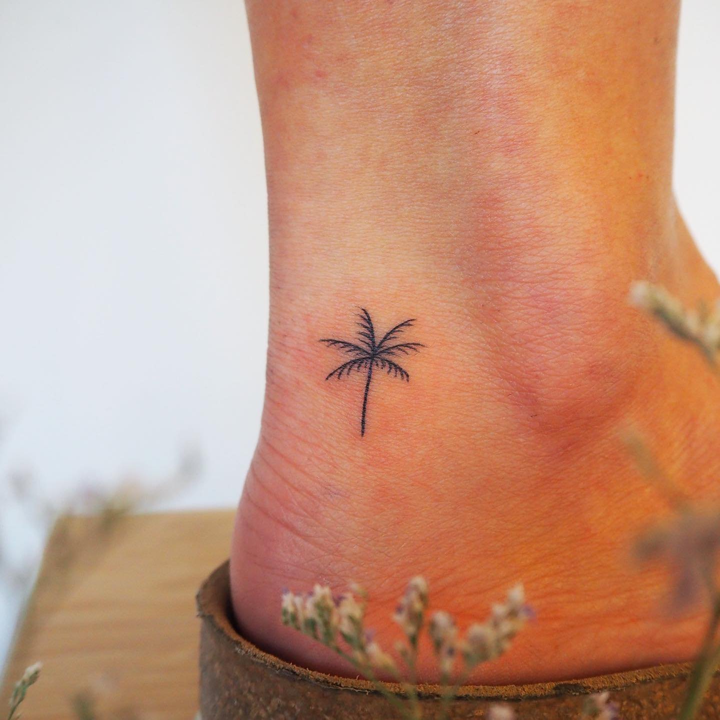 Tatuaje de estrella en pie, línea fina Sinkply Madrid