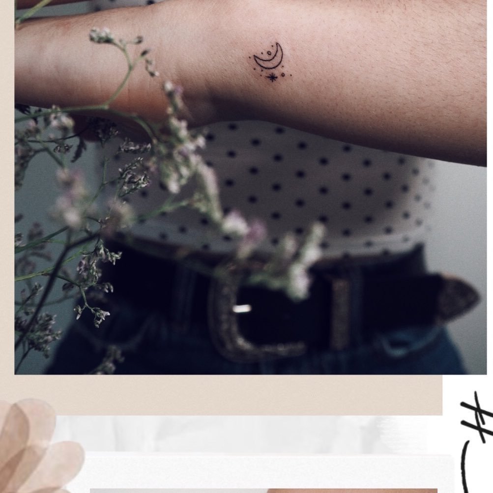 Tatuaje de luna en antebrazo, línea fina Sinkply Madrid