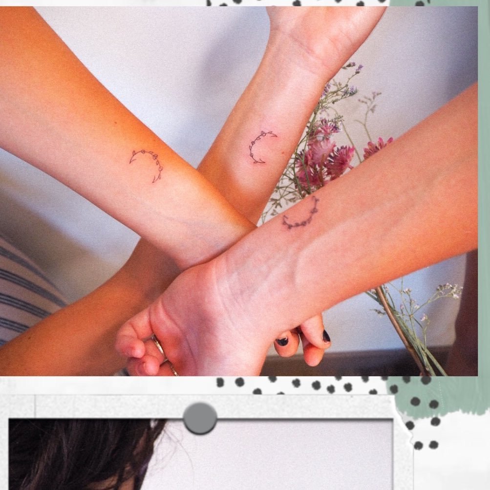 Tatuaje de luna en antebrazo, línea fina Sinkply Madrid
