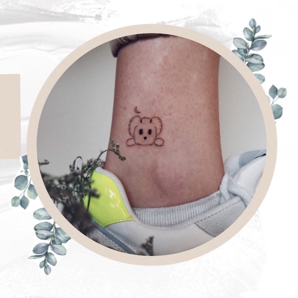 Tatuaje de luna en pie, línea fina Sinkply Madrid