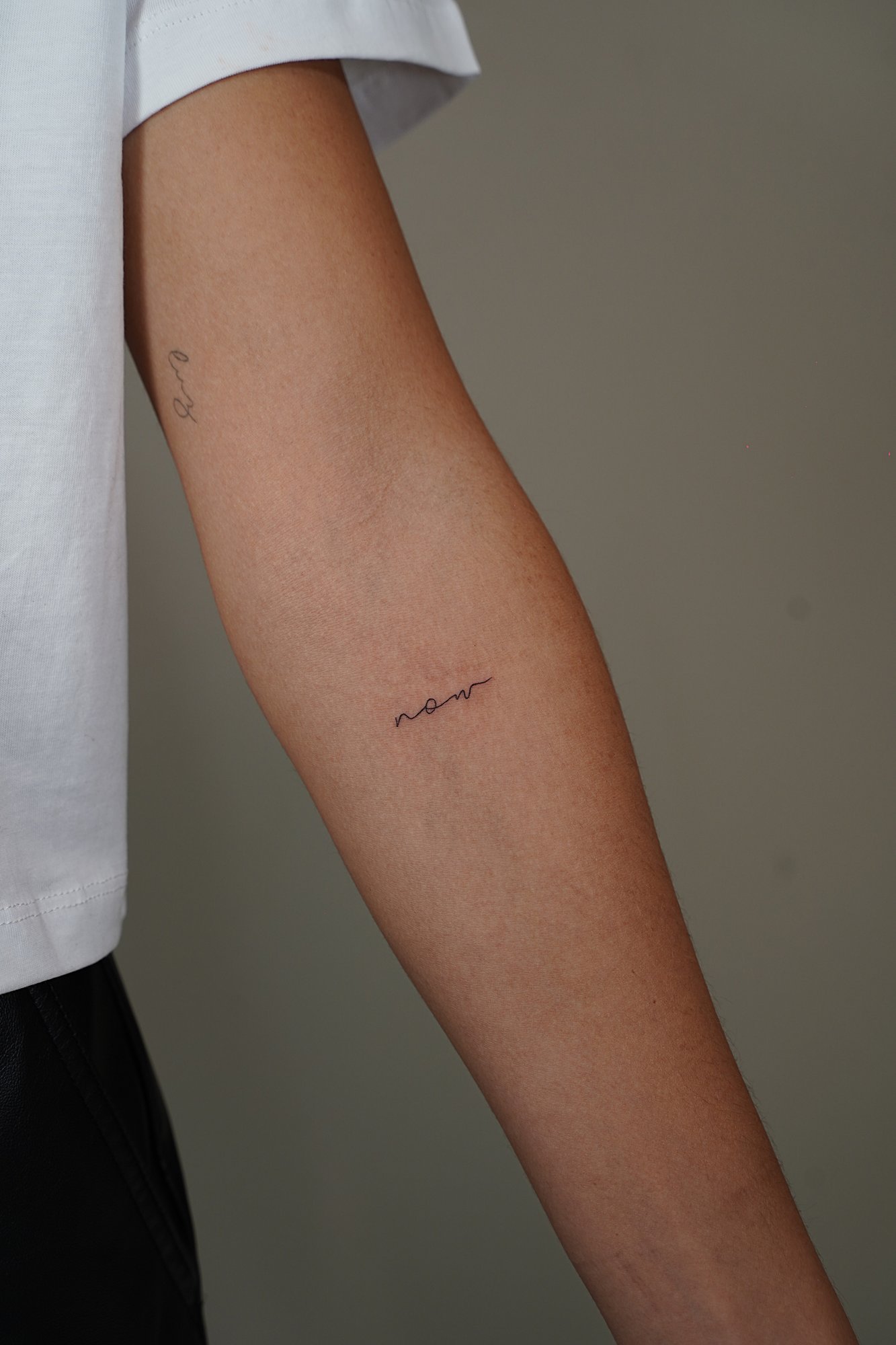 Tatuaje de constelacion en zona desconocida, línea fina