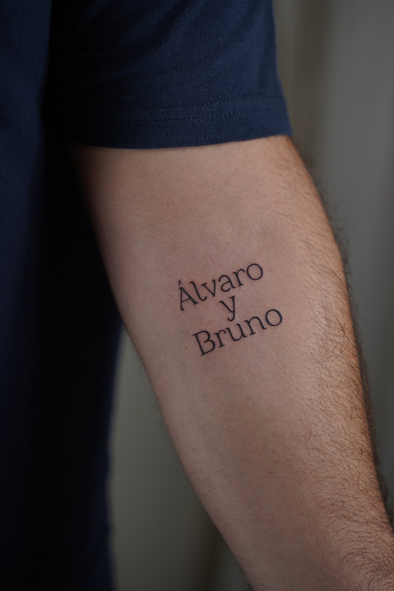 Tatuaje de destellos en zona desconocida, línea fina