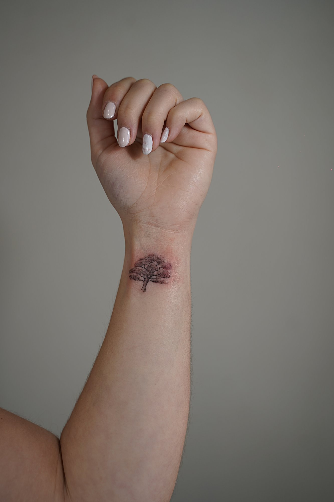 Tatuaje de estrella en hombro, línea fina