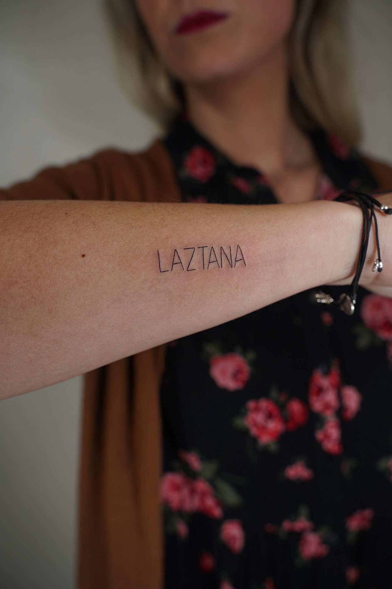 Tatuaje de luna gato en zona desconocida, línea fina