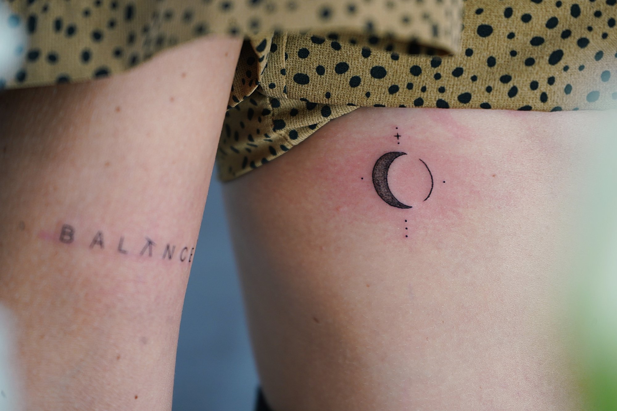 Tatuaje de luna simple en zona desconocida, línea fina