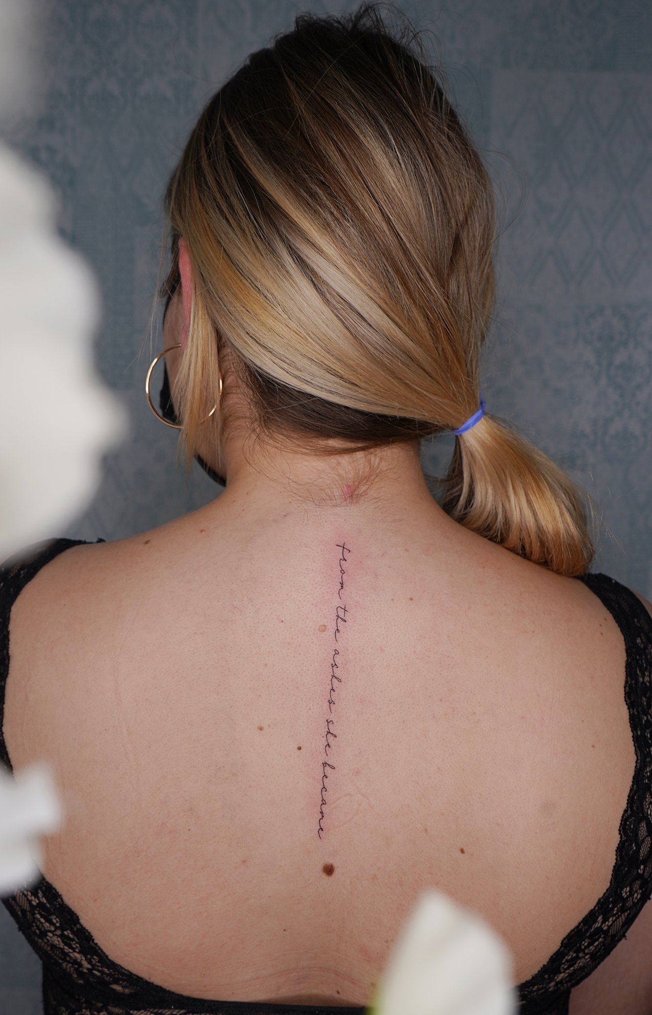 Tatuaje de luna simple en zona desconocida, línea fina