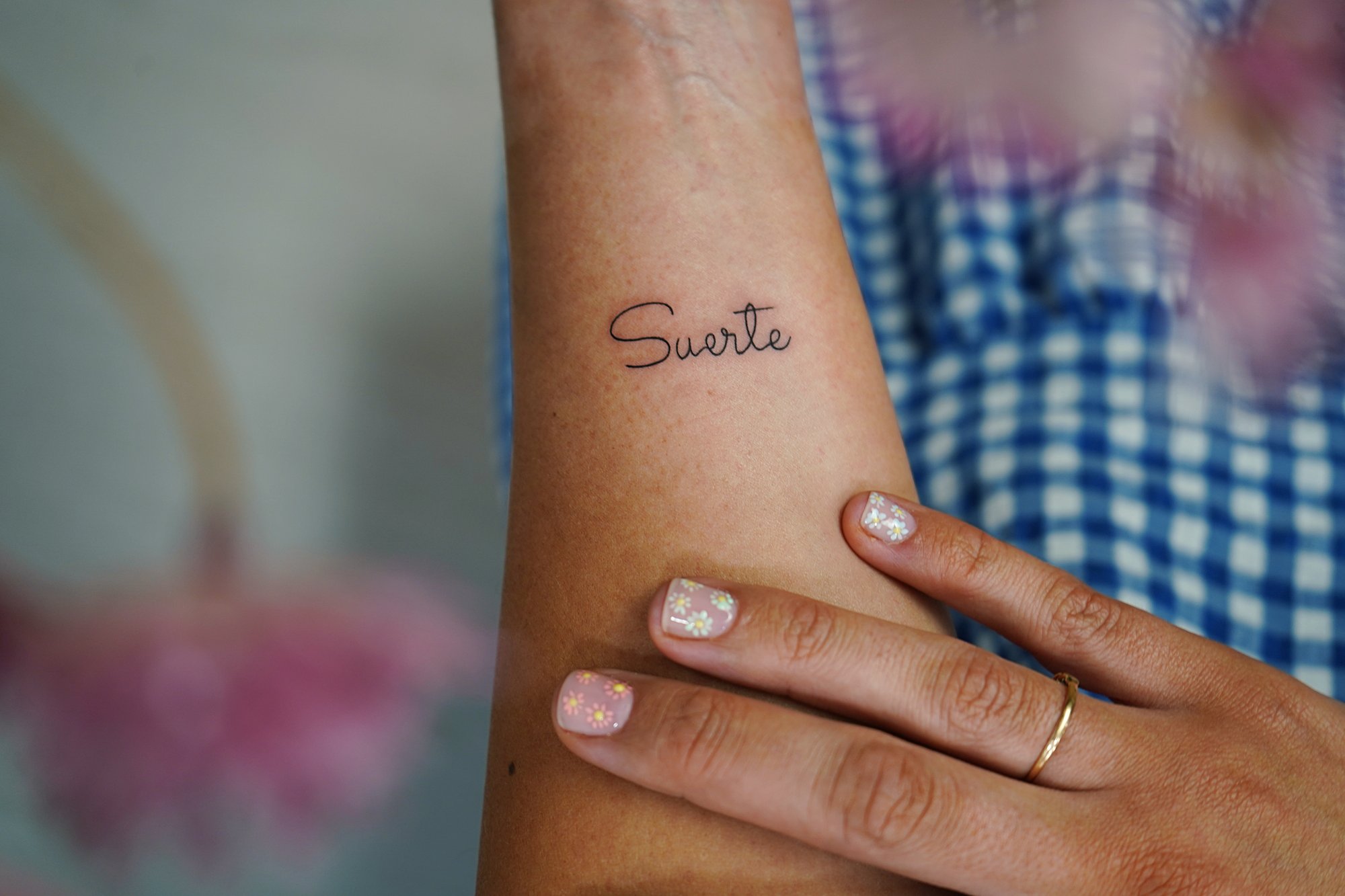 Tatuaje de sol simple en zona desconocida, línea fina