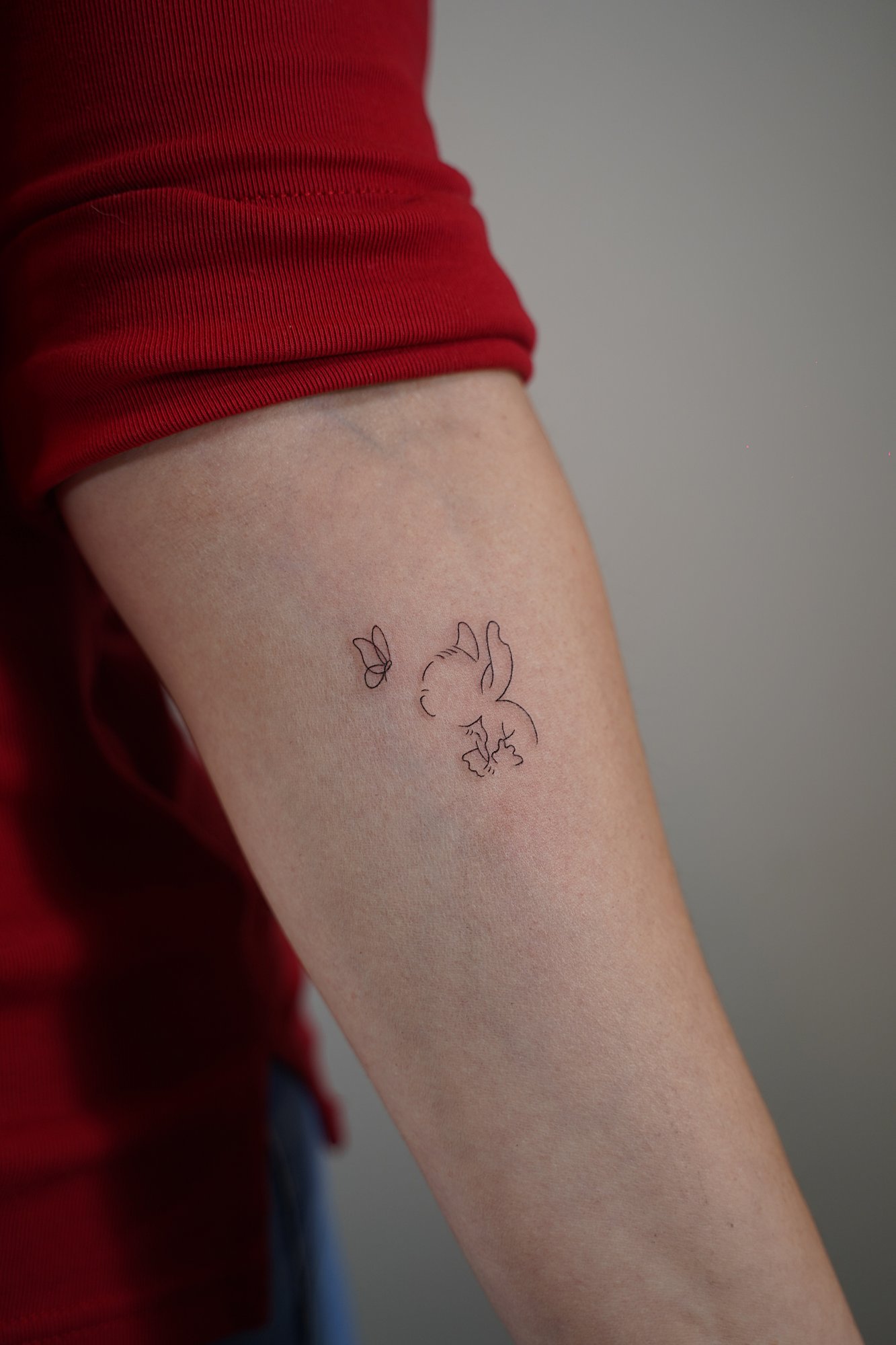Tatuaje de sol simple en zona desconocida, línea fina