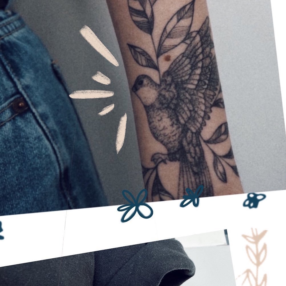 Tatuaje de flor en antebrazo, línea fina Sinkply Madrid