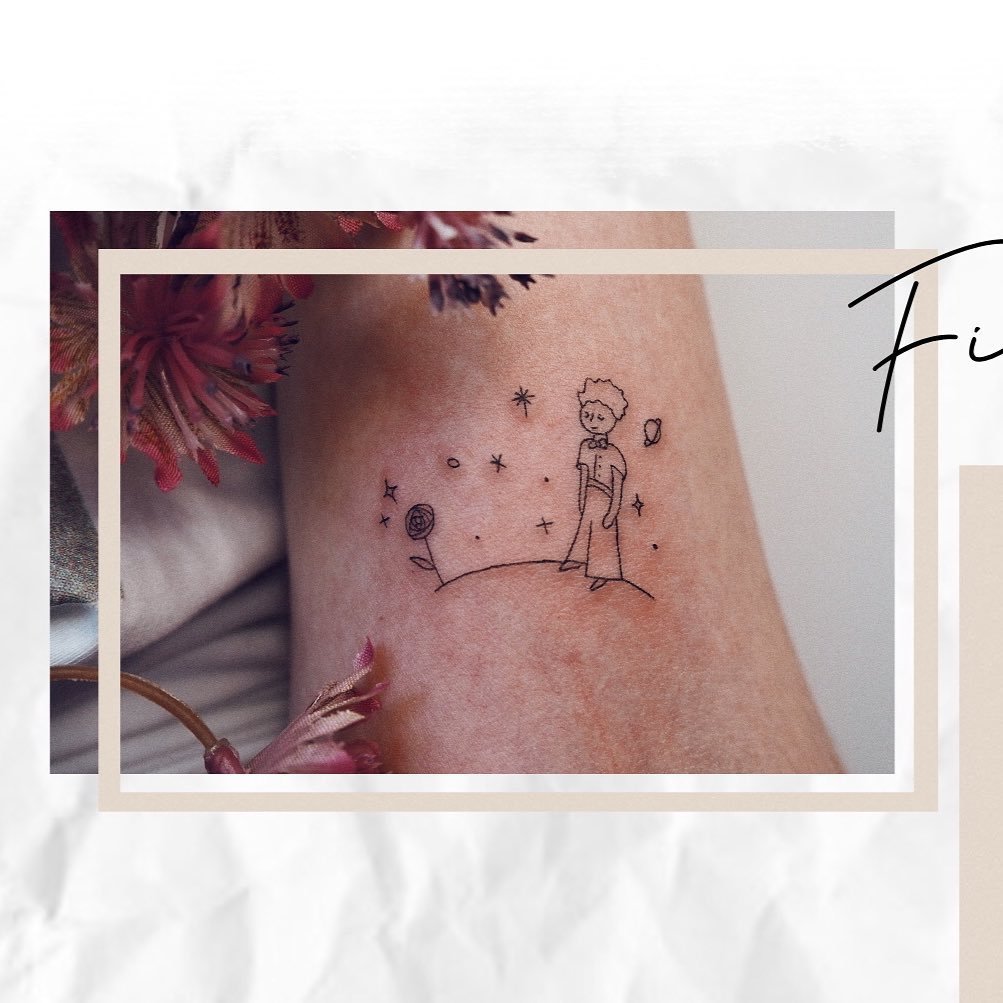 Tatuaje de flor en antebrazo, línea fina Sinkply Madrid
