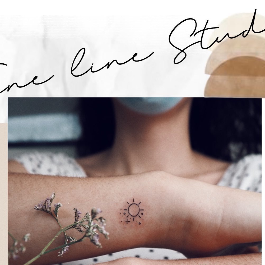 Tatuaje de flor en antebrazo, línea fina Sinkply Madrid