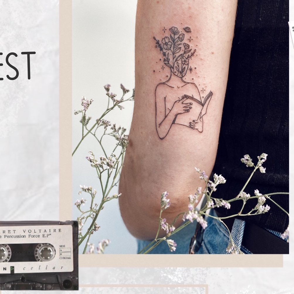Tatuaje de flor en antebrazo, línea fina Sinkply Madrid