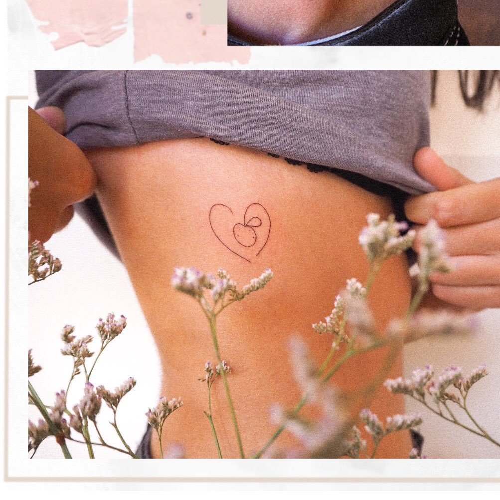 Tatuaje de flor en antebrazo, línea fina Sinkply Madrid