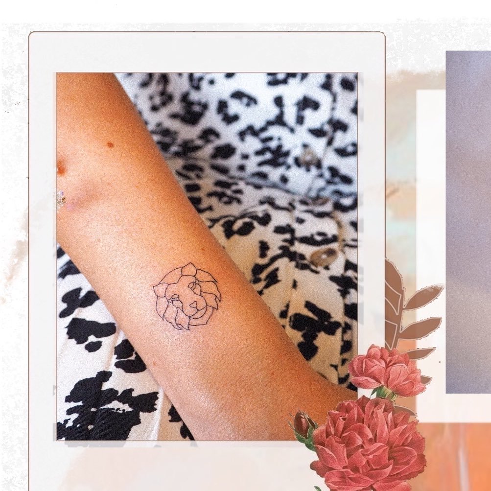 Tatuaje de flor en antebrazo, línea fina Sinkply Madrid