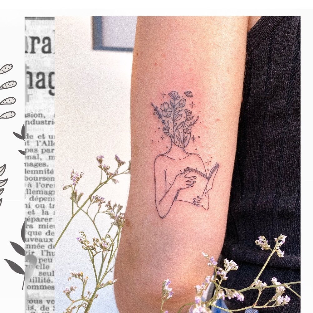 Tatuaje de flor en antebrazo, línea fina Sinkply Madrid