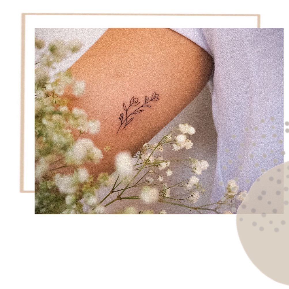 Tatuaje de flor en antebrazo, línea fina Sinkply Madrid