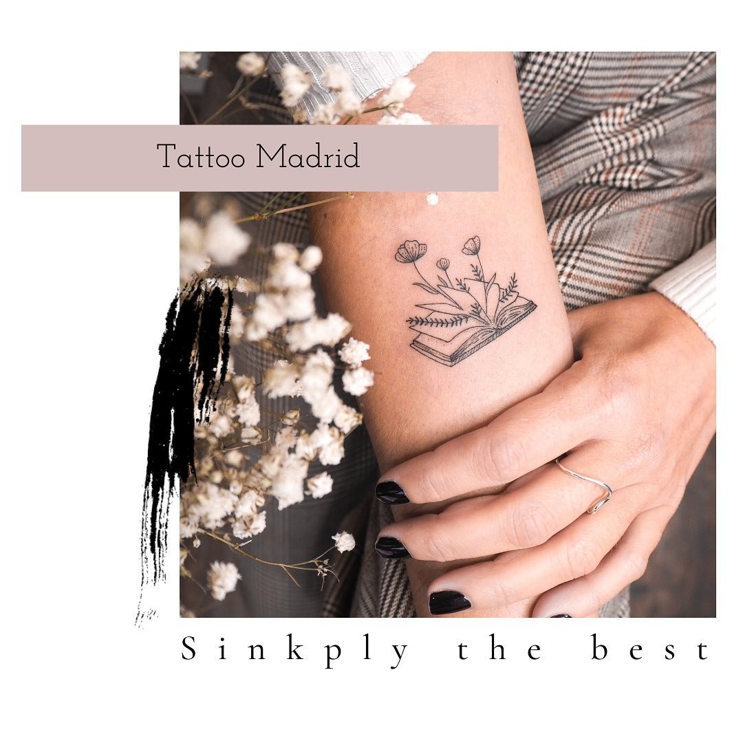 Tatuaje de flor en antebrazo, línea fina Sinkply Madrid