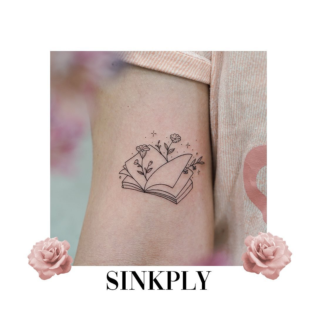 Tatuaje de flor en antebrazo, línea fina Sinkply Madrid