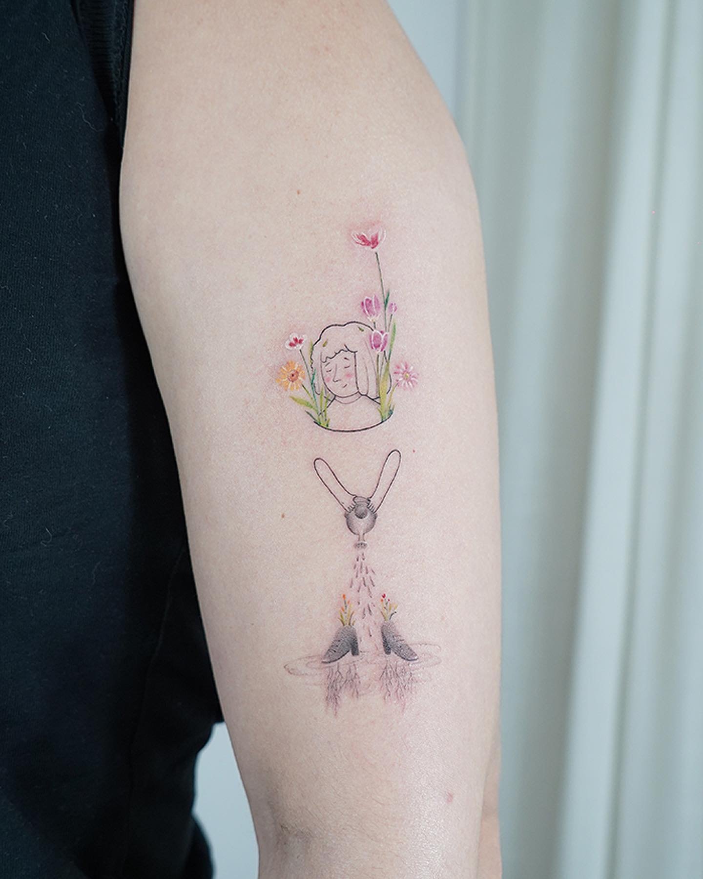 Tatuaje de flor en antebrazo, línea fina Sinkply Madrid