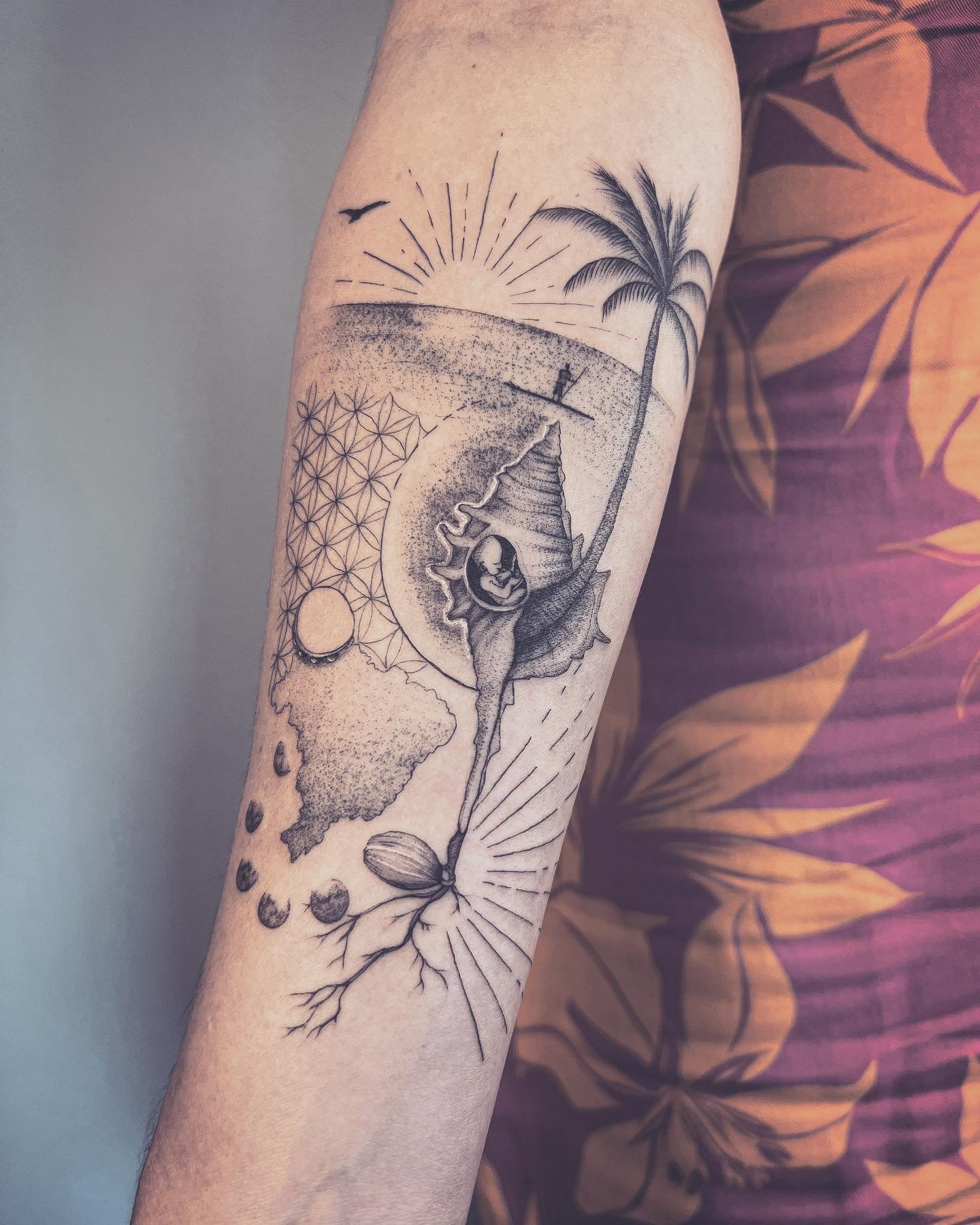 Tatuaje de flor en antebrazo, línea fina Sinkply Madrid