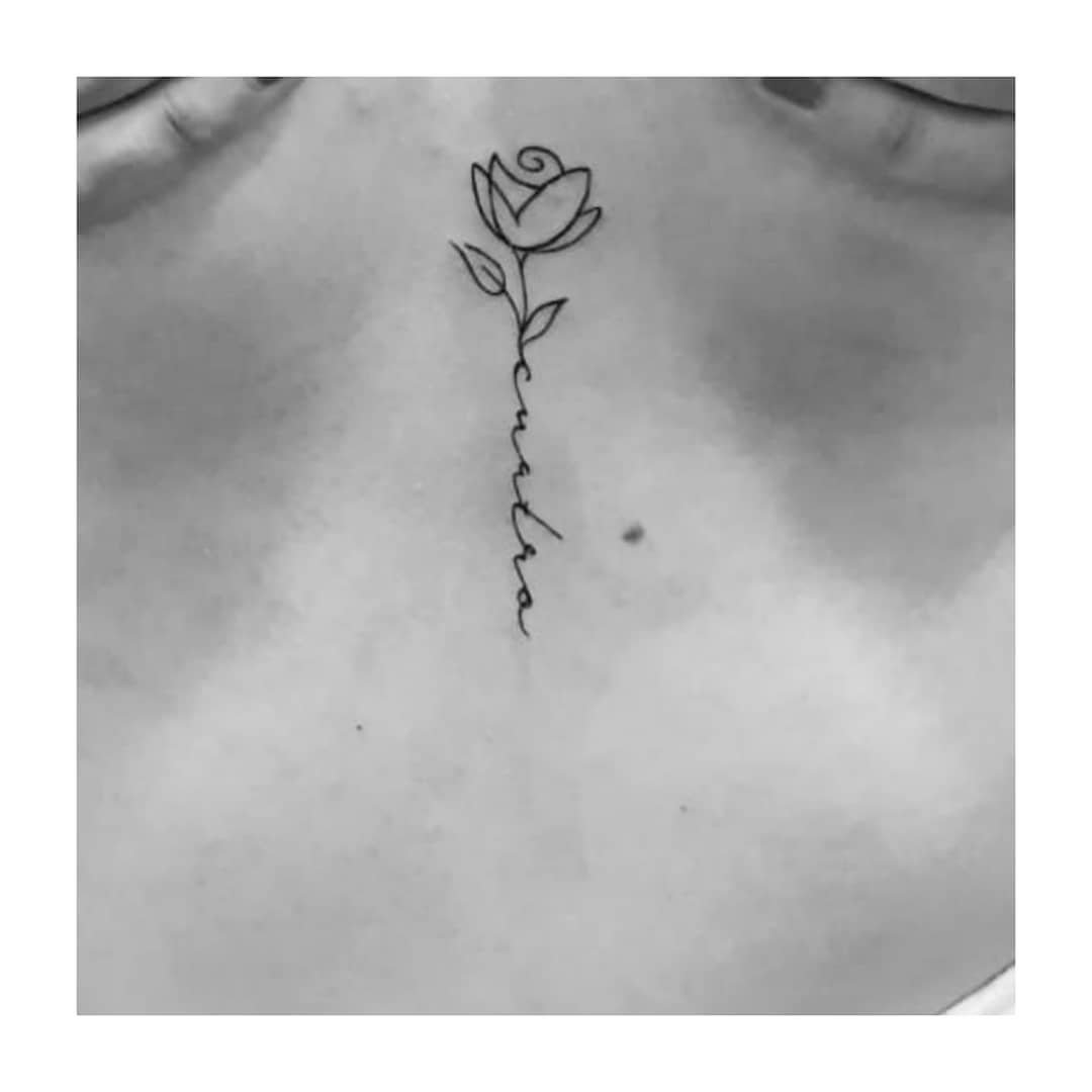 Tatuaje de flor en antebrazo, línea fina Sinkply Madrid