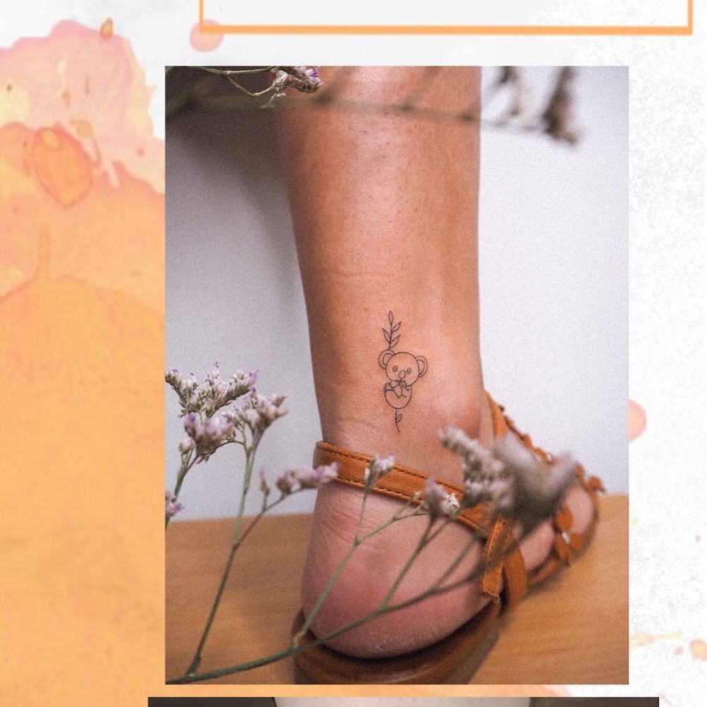 Tatuaje de flor en antebrazo, línea fina Sinkply Madrid
