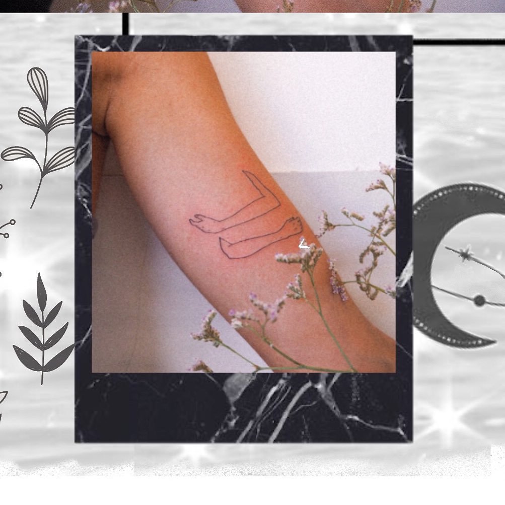 Tatuaje de flor en antebrazo, línea fina Sinkply Madrid