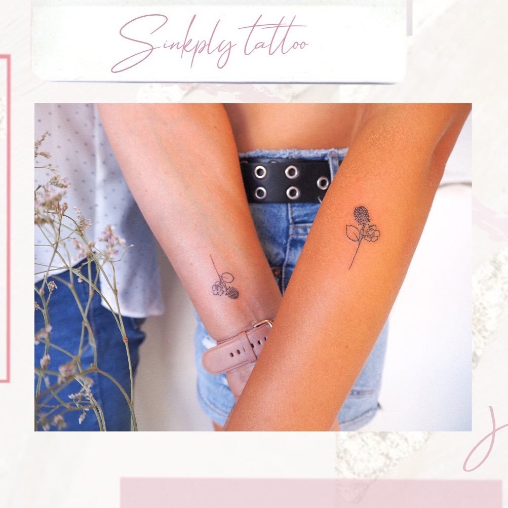 Tatuaje de flor en antebrazo, línea fina Sinkply Madrid