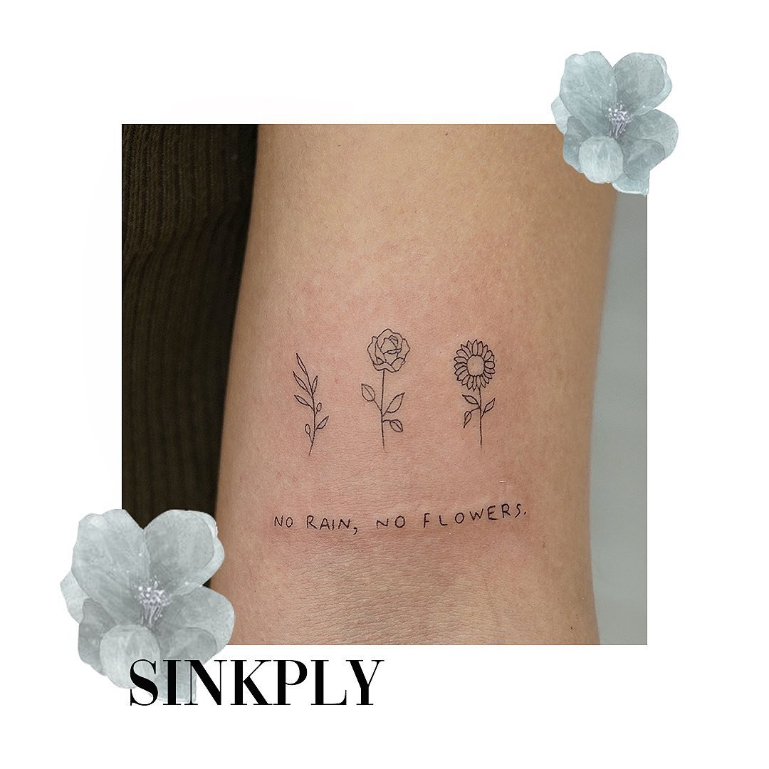Tatuaje de flor en antebrazo, línea fina Sinkply Madrid