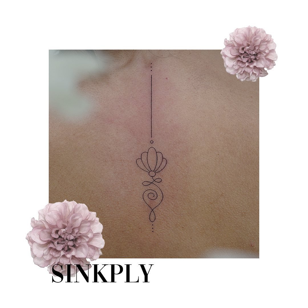 Tatuaje de flor en antebrazo, línea fina Sinkply Madrid