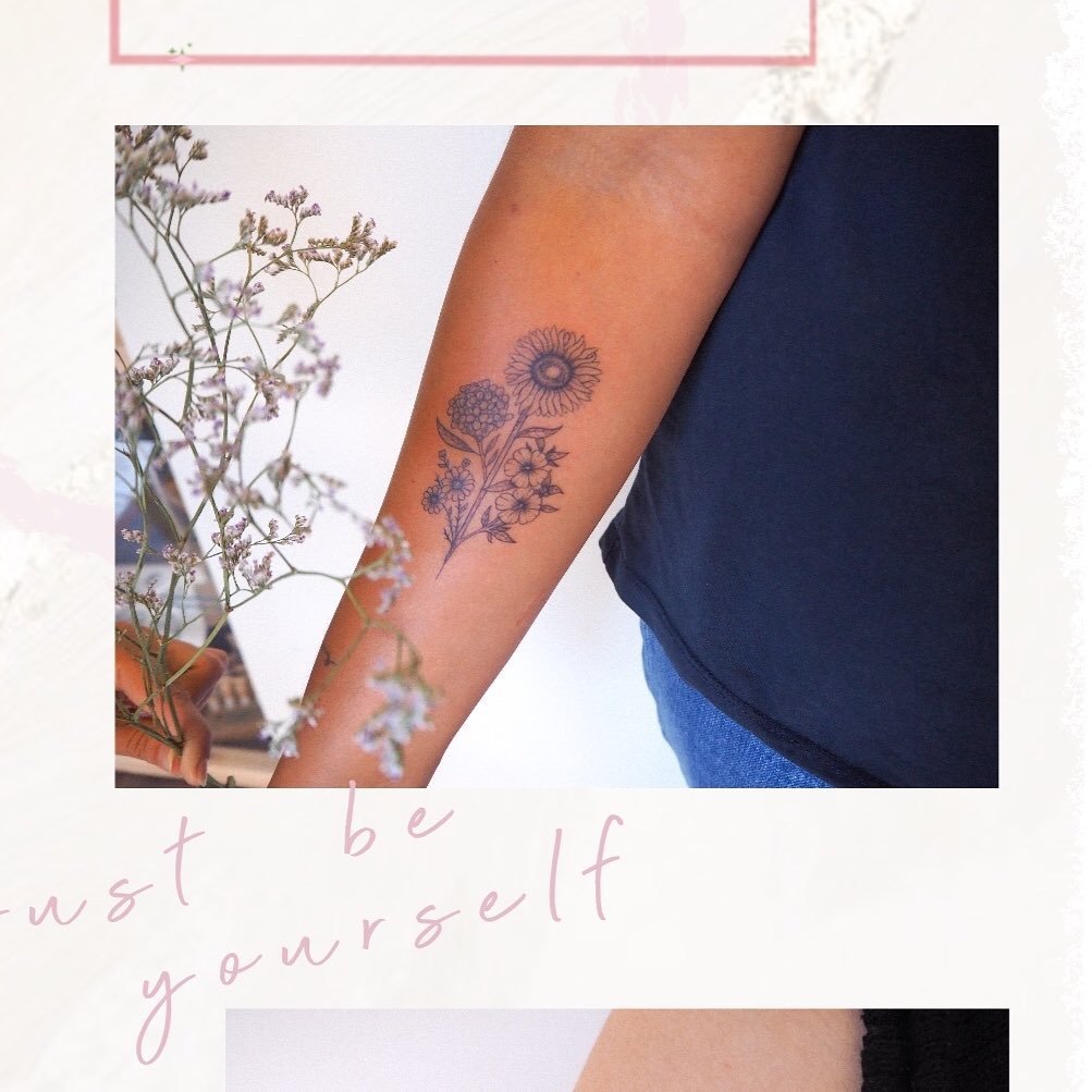 Tatuaje de flor en brazo, línea fina Sinkply Madrid