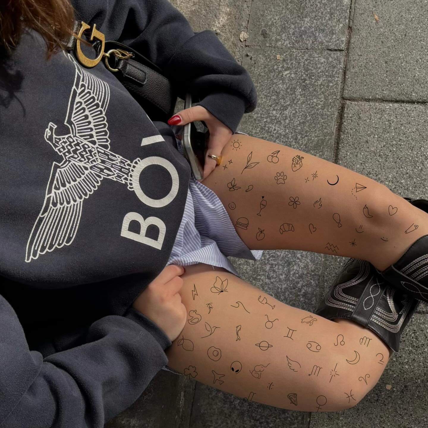 Tatuaje de flor en brazo, línea fina Sinkply Madrid