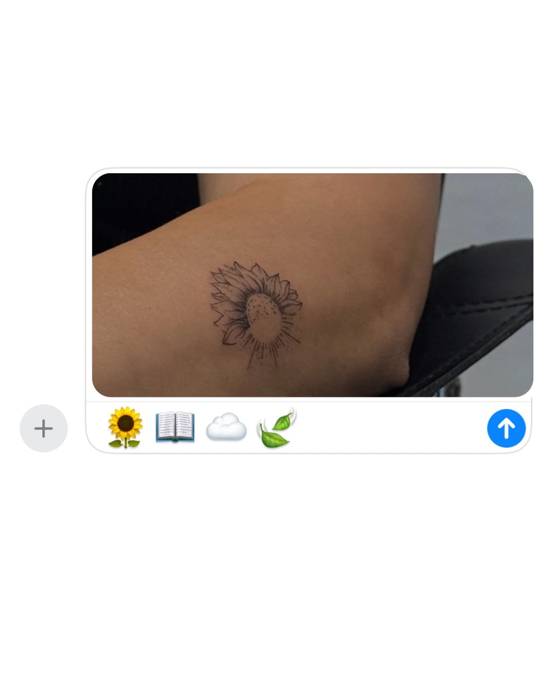 Tatuaje de flor en brazo, línea fina Sinkply Madrid