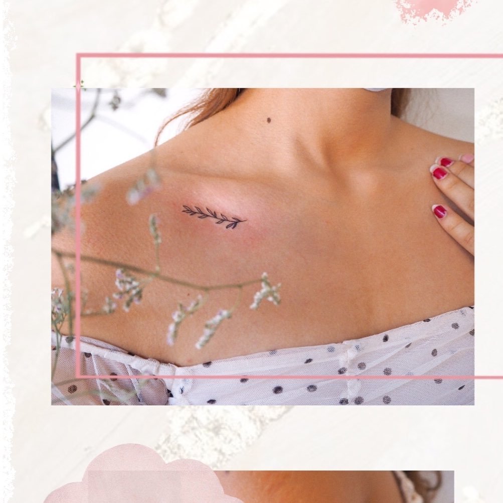 Tatuaje de flor en costilla, línea fina Sinkply Madrid