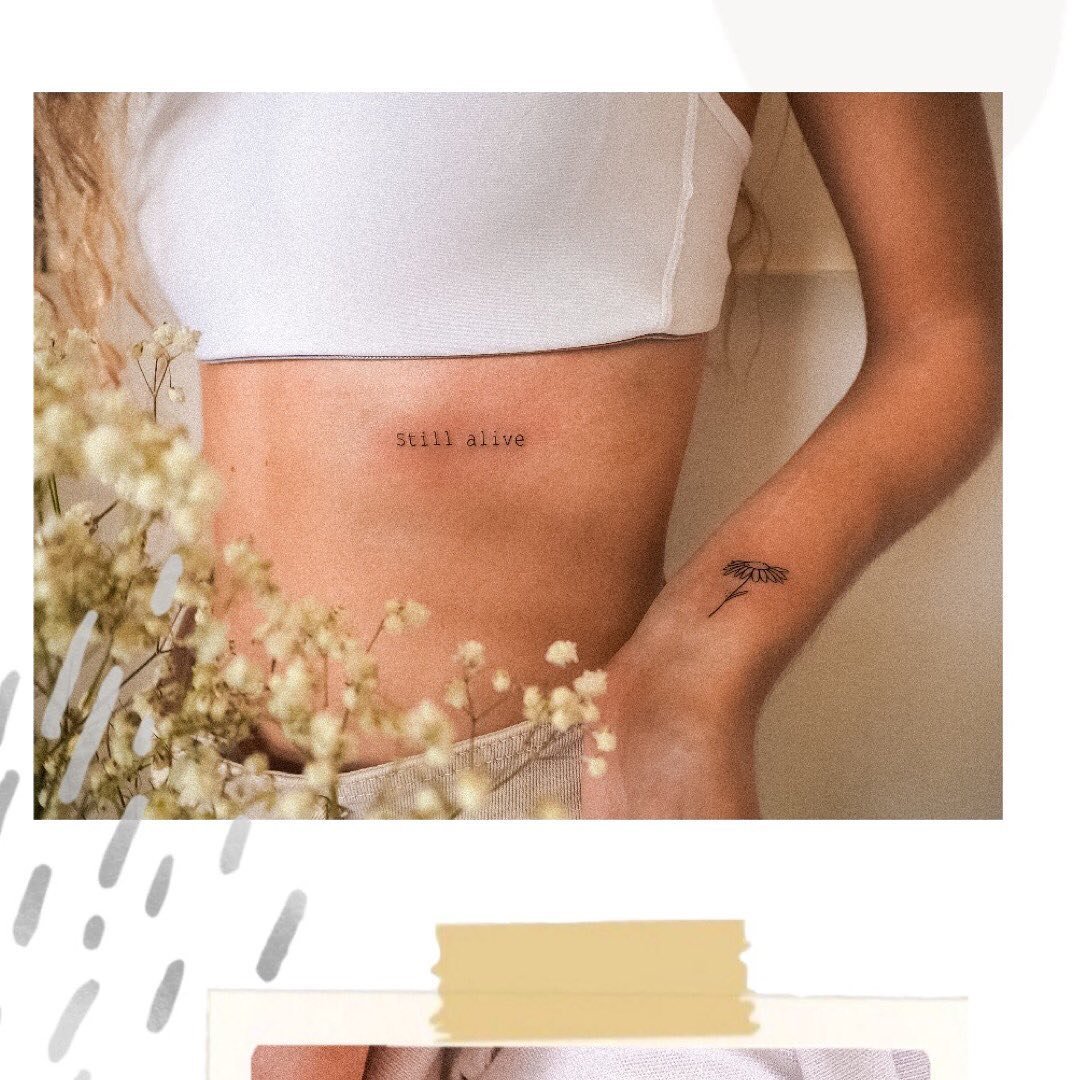 Tatuaje de flor en costilla, línea fina Sinkply Madrid