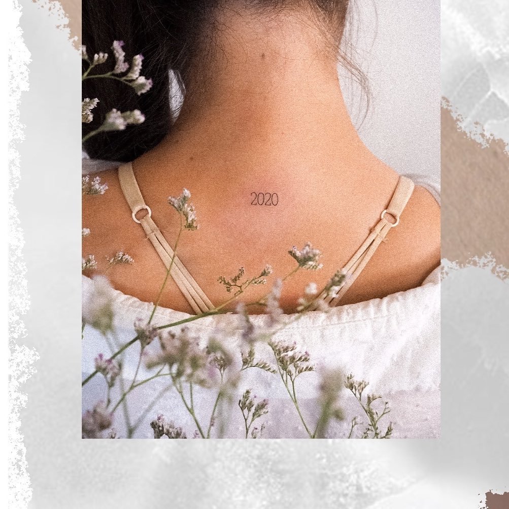 Tatuaje de flor en espalda, línea fina Sinkply Madrid