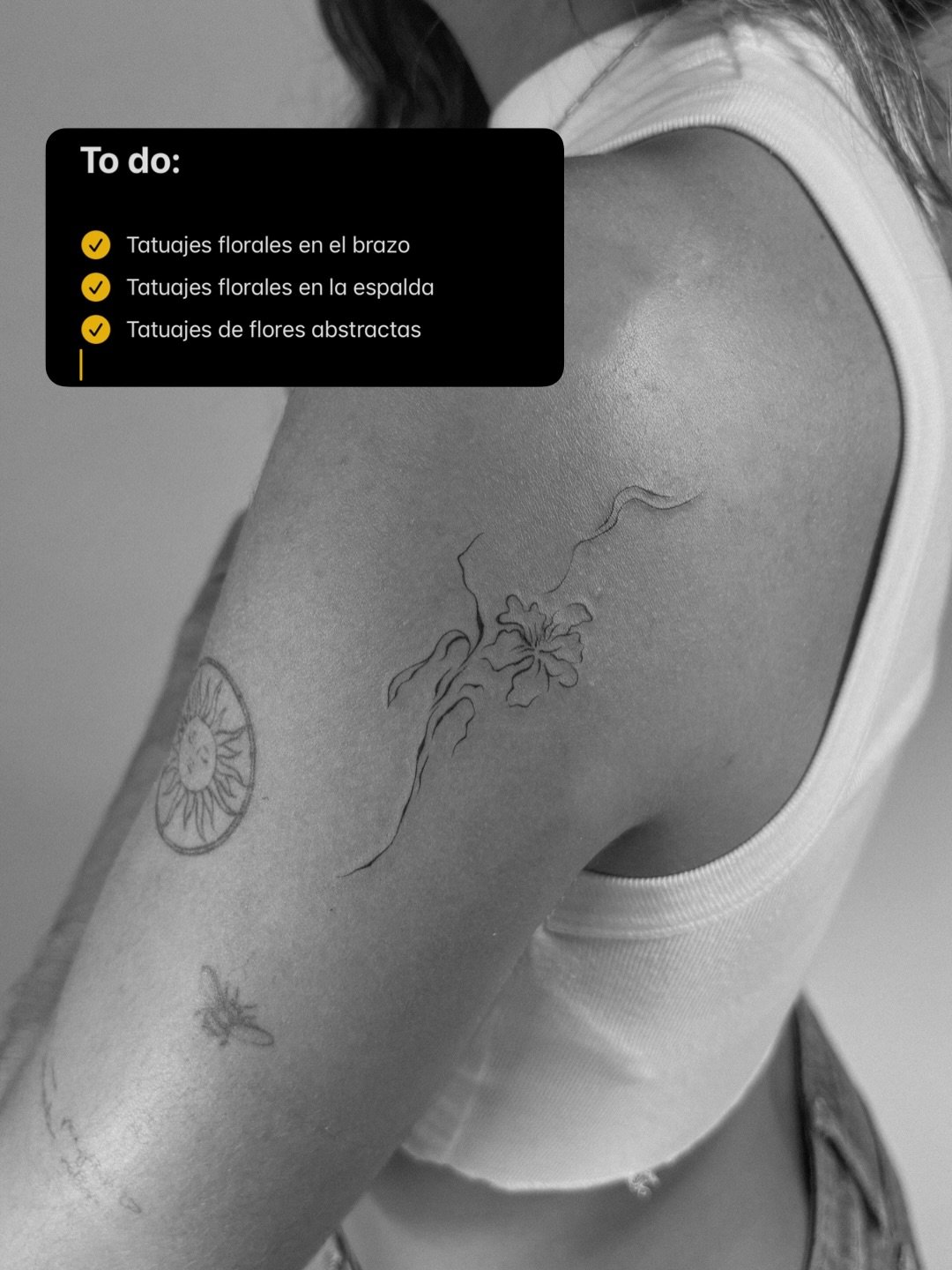 Tatuaje de flor en espalda, línea fina Sinkply Madrid