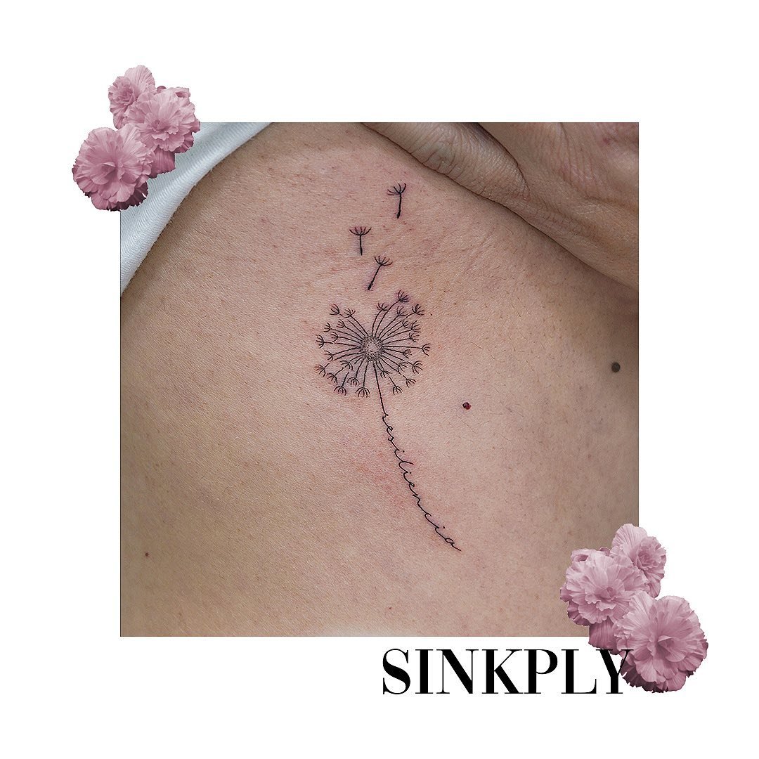 Tatuaje de flor en pecho, línea fina Sinkply Madrid
