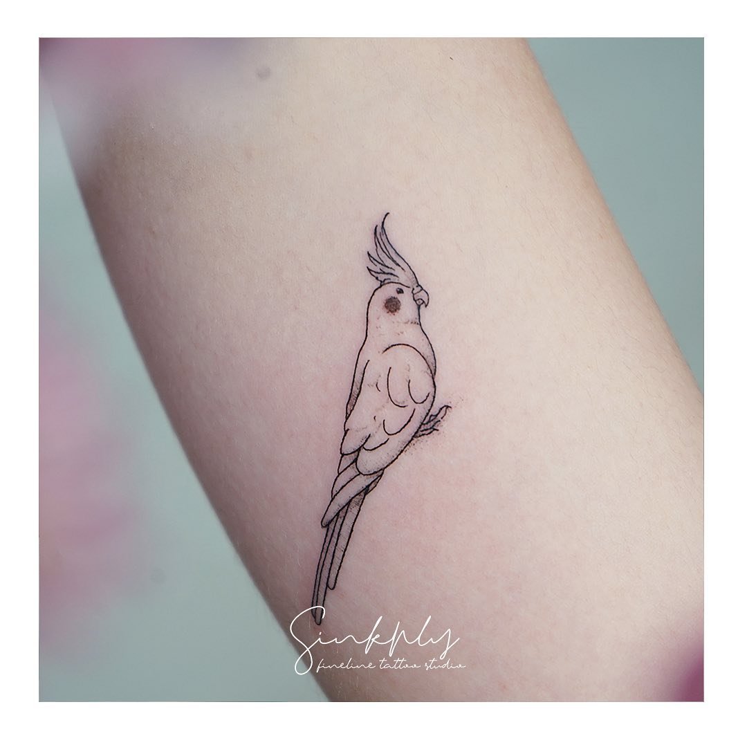 Tatuaje de rama en antebrazo, línea fina Sinkply Madrid