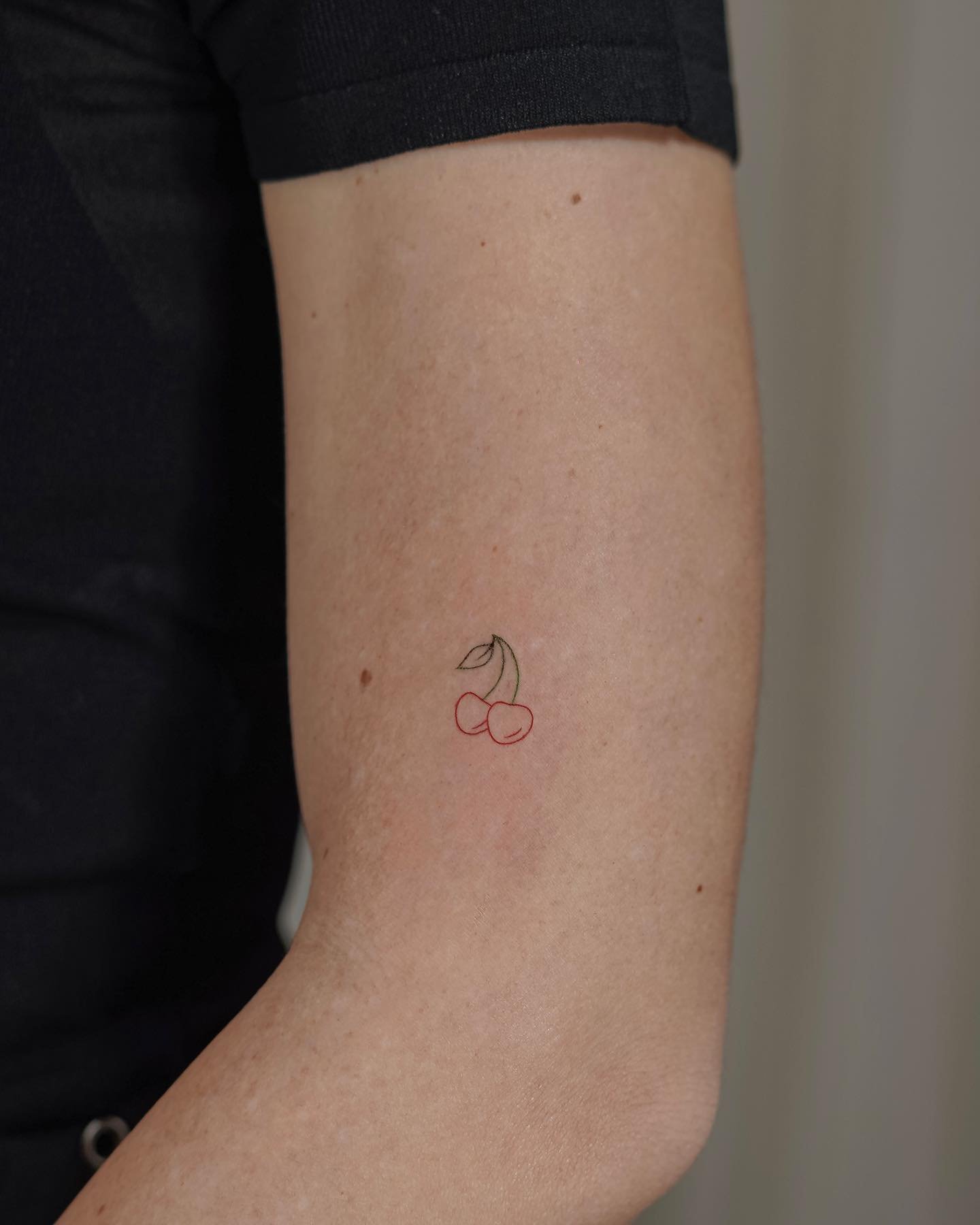 Fineline-Tattoo · Ast · Unterarm · Sinkply Zürich
